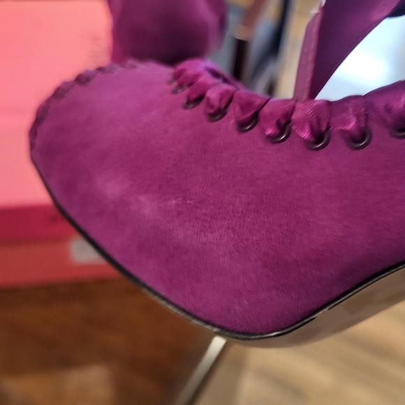 Betsey Johnson Calandria Fuchsia Purple Suede Peeptoe Pumps Heels Size 7.5 - Picture 8 of 11